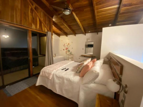 Villas Flakis, Luna